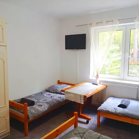 Apartment Tanie Pokoj Nr 7 1-4 Osobowy Z Lazienka Na Korytarzu