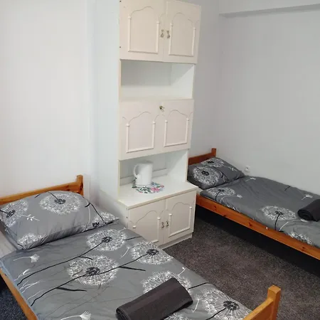 Tanie Pokoj Nr 7 1-4 Osobowy Z Lazienka Na Korytarzu Apartment Gdansk