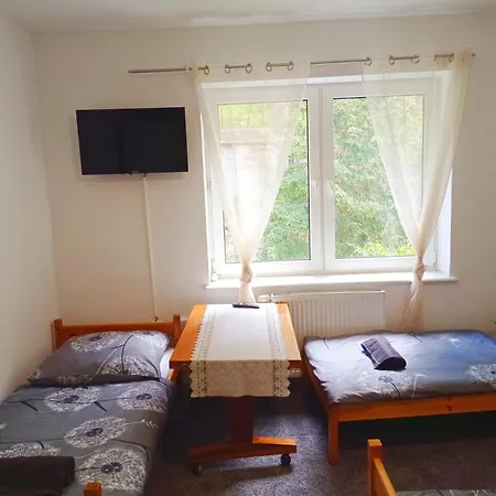 Tanie Pokoj Nr 7 1-4 Osobowy Z Lazienka Na Korytarzu Apartmán