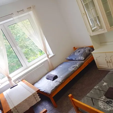 Tanie Pokoj Nr 7 1-4 Osobowy Z Lazienka Na Korytarzu Apartmán *